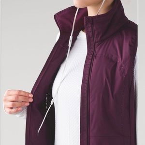 Lululemon Run For The Cold Vest: Maroon sz8